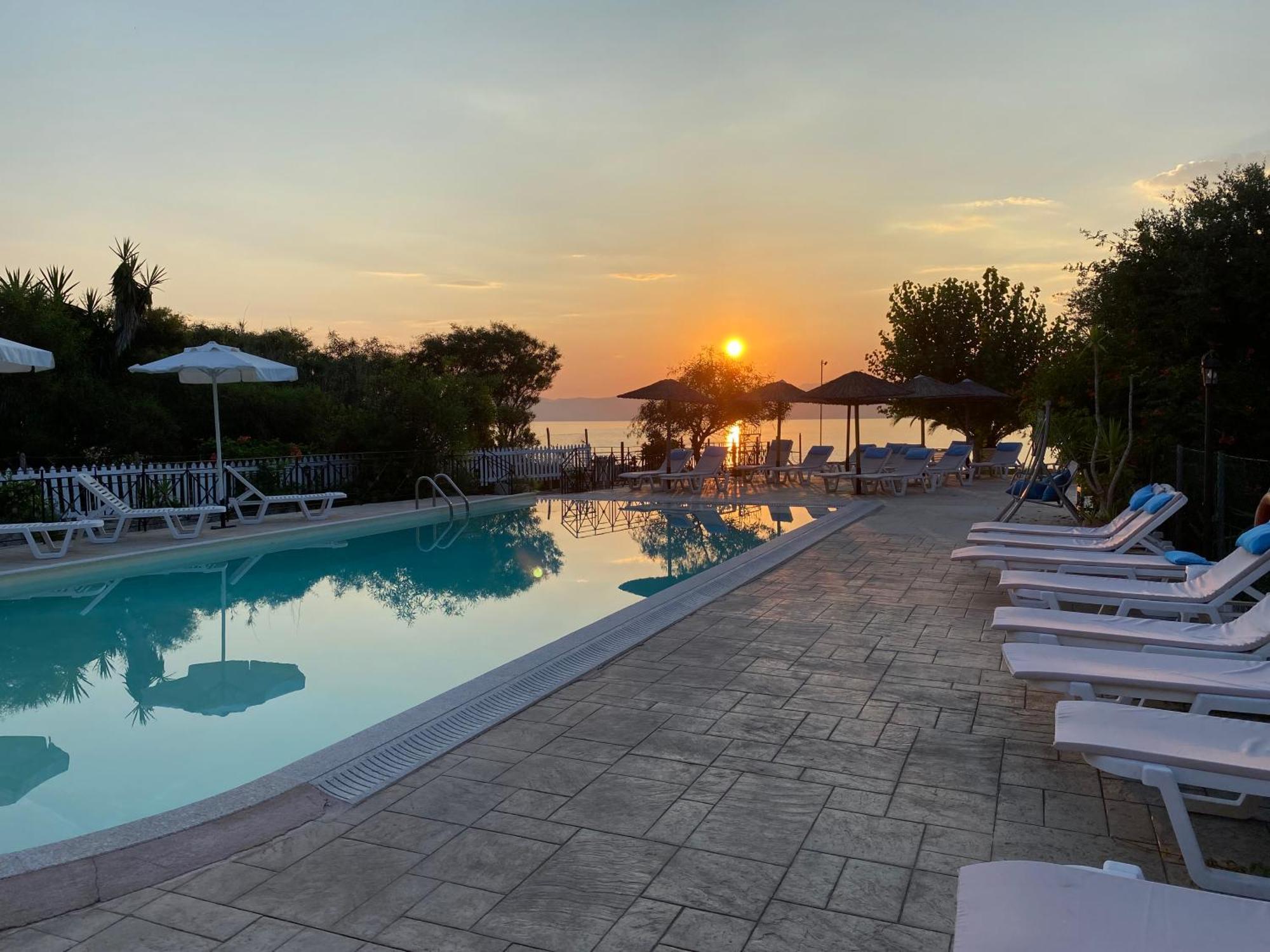 Blue Waves Corfu Aparthotel Kavos Exterior photo