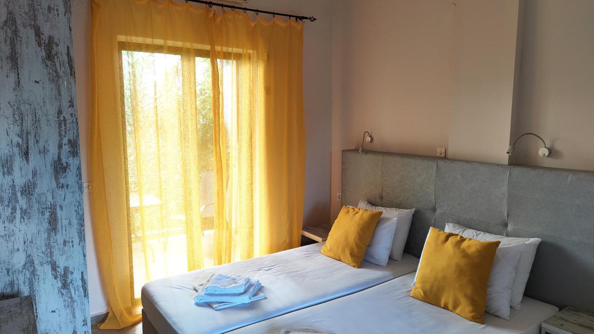 Blue Waves Corfu Aparthotel Kavos Exterior photo