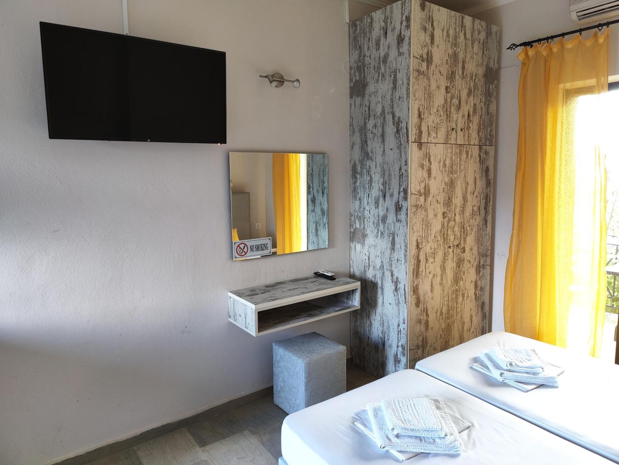 Blue Waves Corfu Aparthotel Kavos Exterior photo