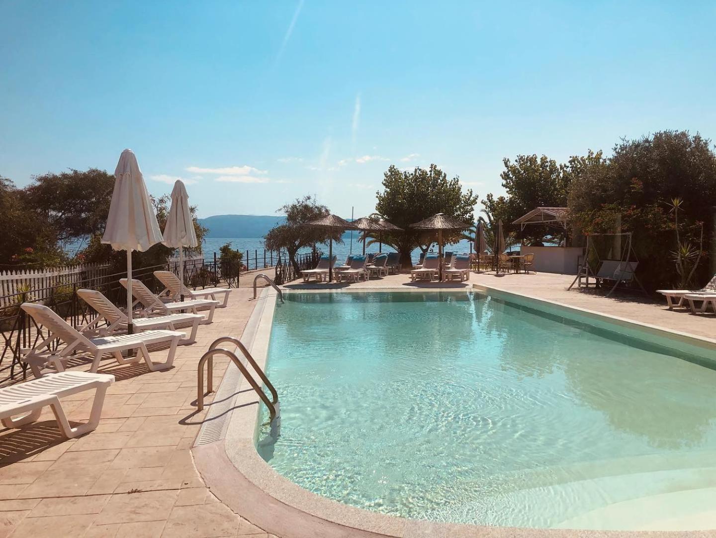 Blue Waves Corfu Aparthotel Kavos Exterior photo