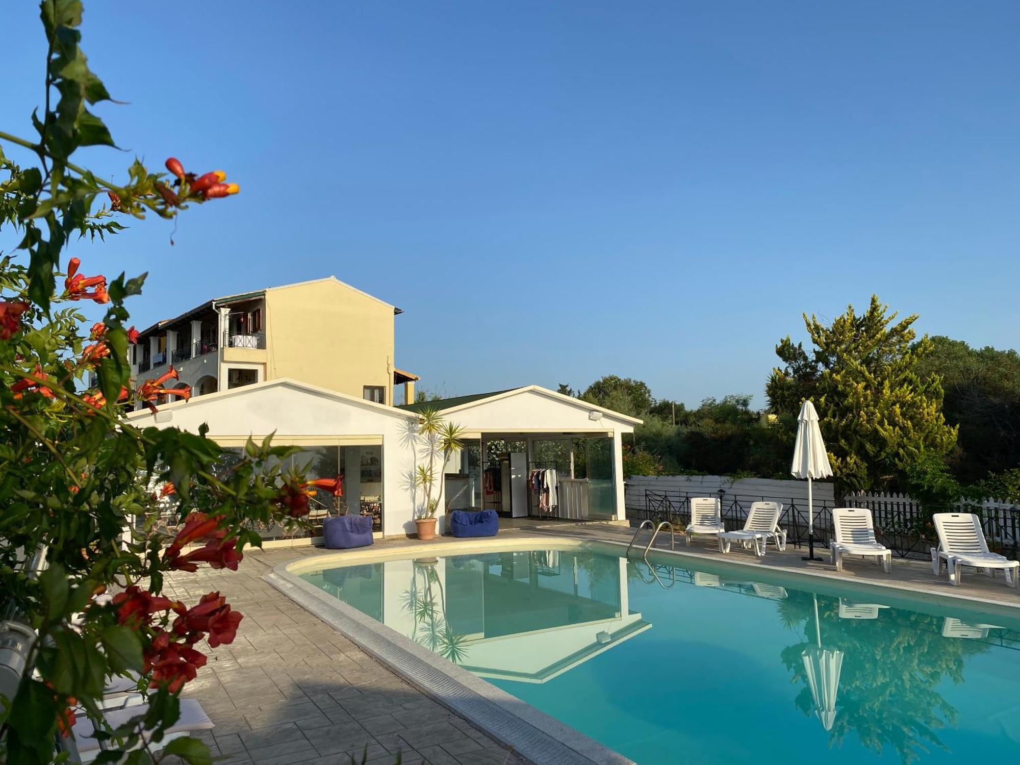 Blue Waves Corfu Aparthotel Kavos Exterior photo